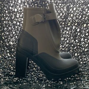Hunter Ankle High Heeled Two Tone Rain Boots Black and Green Size US 9 Womens